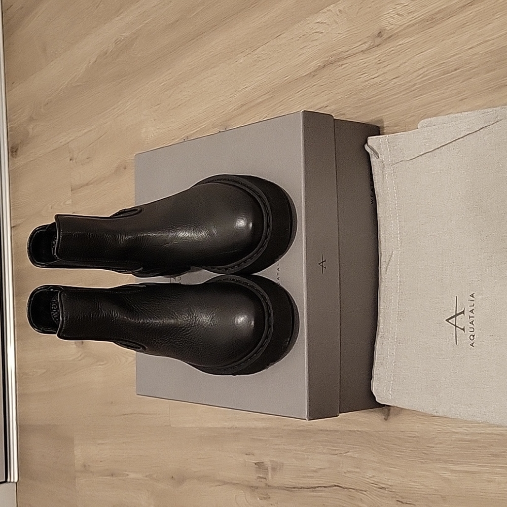 Aquatalia chelsea boots